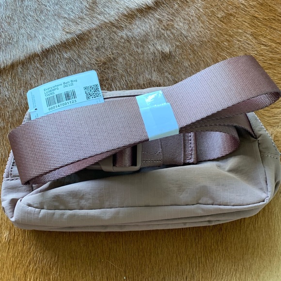 Everywhere Belt Bag - Twilight Rose - Picture 2 of 3